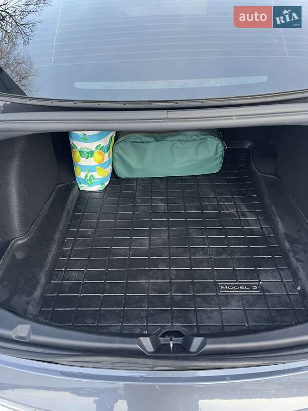 Седан Tesla Model 3 2021 в Львові