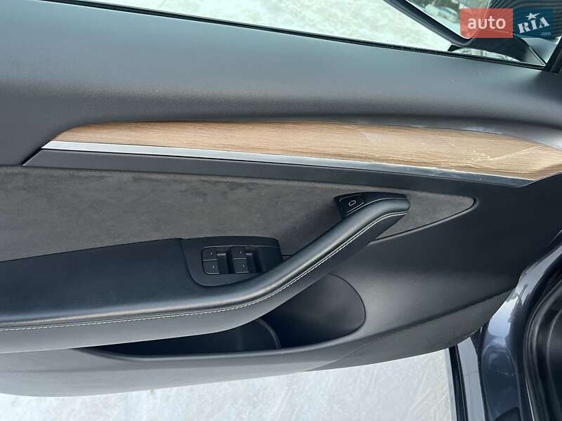 Седан Tesla Model 3 2021 в Львові