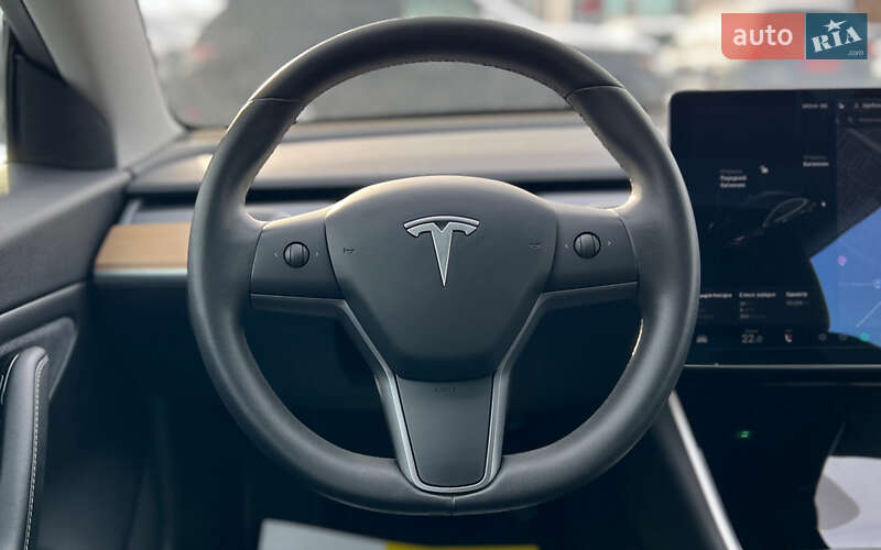 Седан Tesla Model 3 2020 в Львове