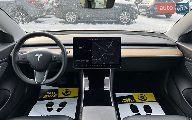Седан Tesla Model 3 2020 в Львове