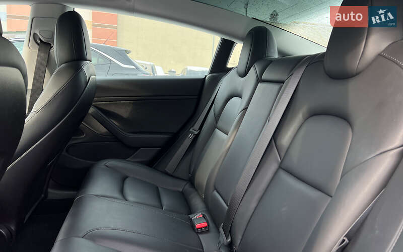 Седан Tesla Model 3 2020 в Львове