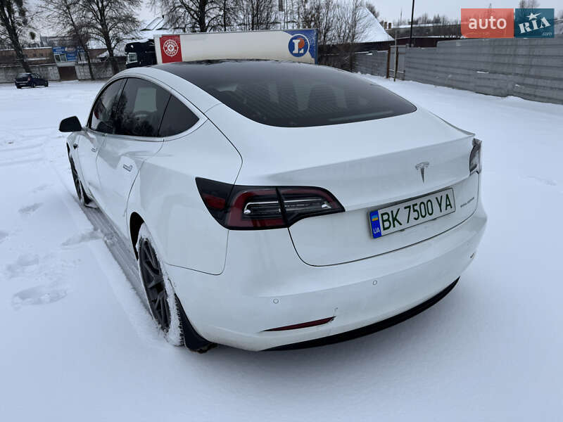 Седан Tesla Model 3 2019 в Ровно