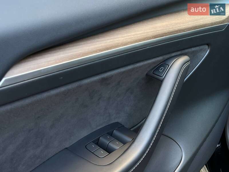 Седан Tesla Model 3 2021 в Николаеве