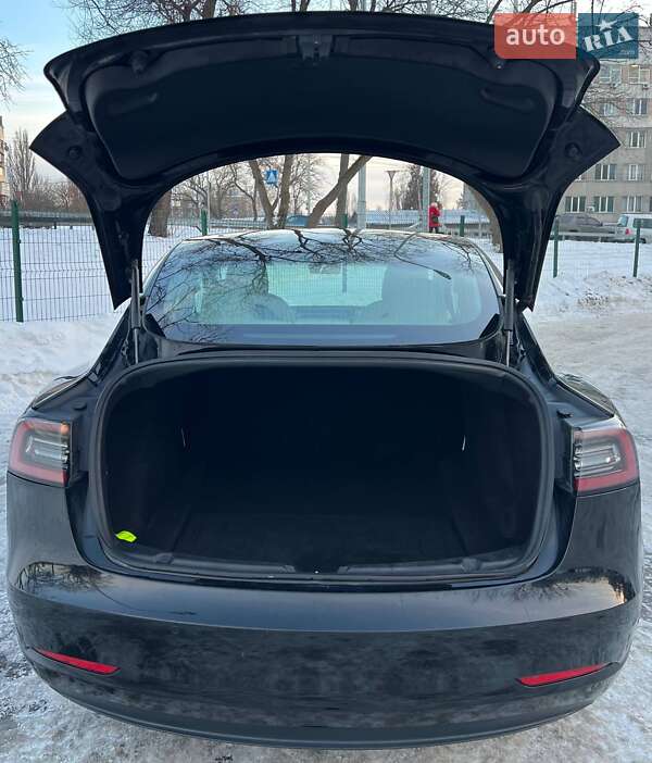 Седан Tesla Model 3 2019 в Києві