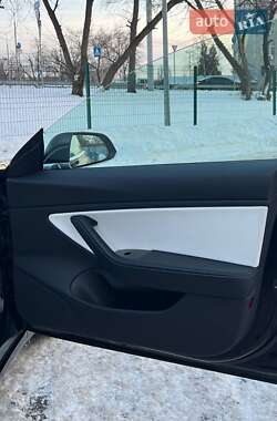 Седан Tesla Model 3 2019 в Киеве