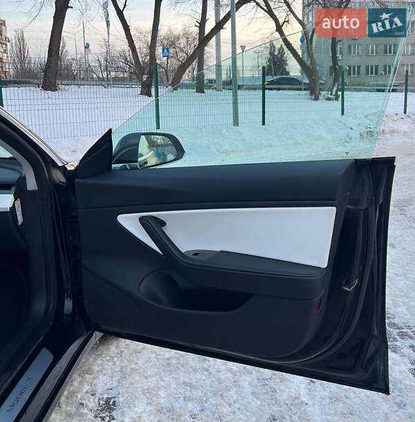 Седан Tesla Model 3 2019 в Києві