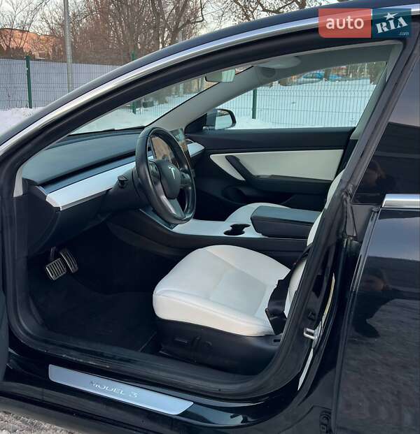 Седан Tesla Model 3 2019 в Києві