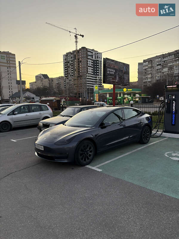 Седан Tesla Model 3 2023 в Вышгороде