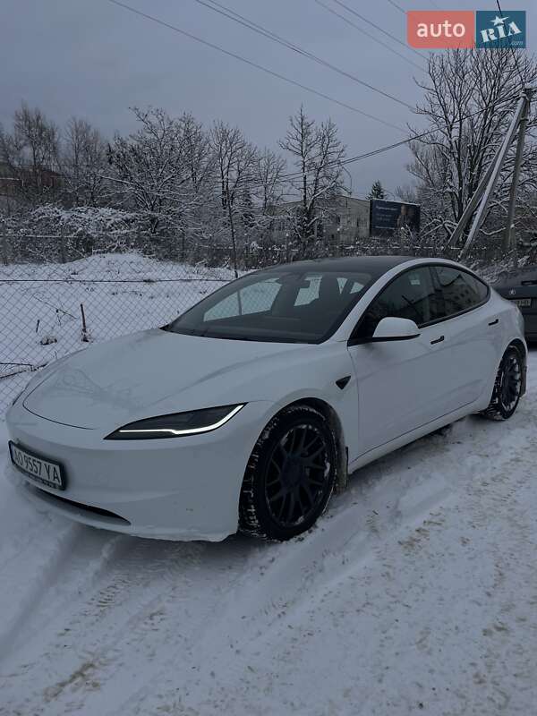 Седан Tesla Model 3 2023 в Ужгороде