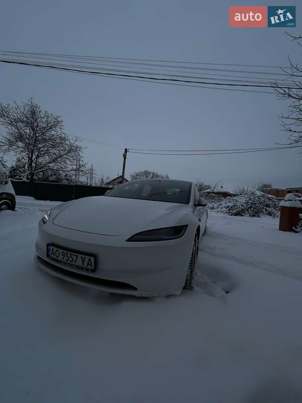 Седан Tesla Model 3 2023 в Ужгороде