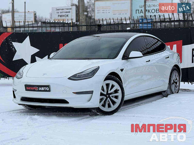 Седан Tesla Model 3 2022 в Киеве