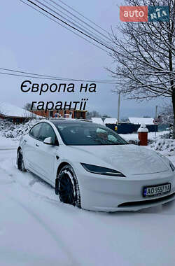 Седан Tesla Model 3 2023 в Ужгороде