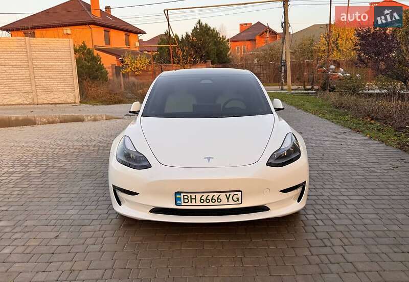 Седан Tesla Model 3 2023 в Одессе