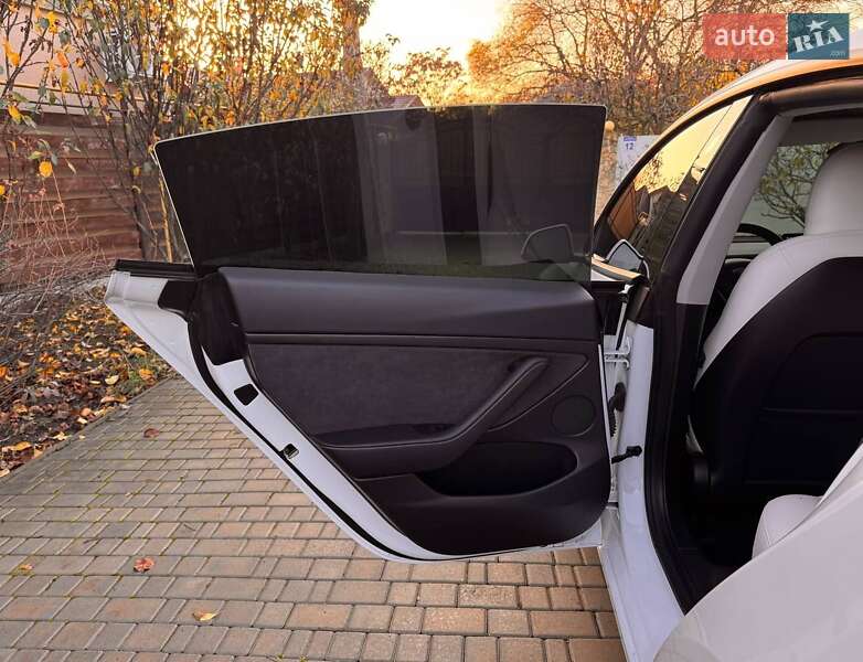 Седан Tesla Model 3 2023 в Одессе