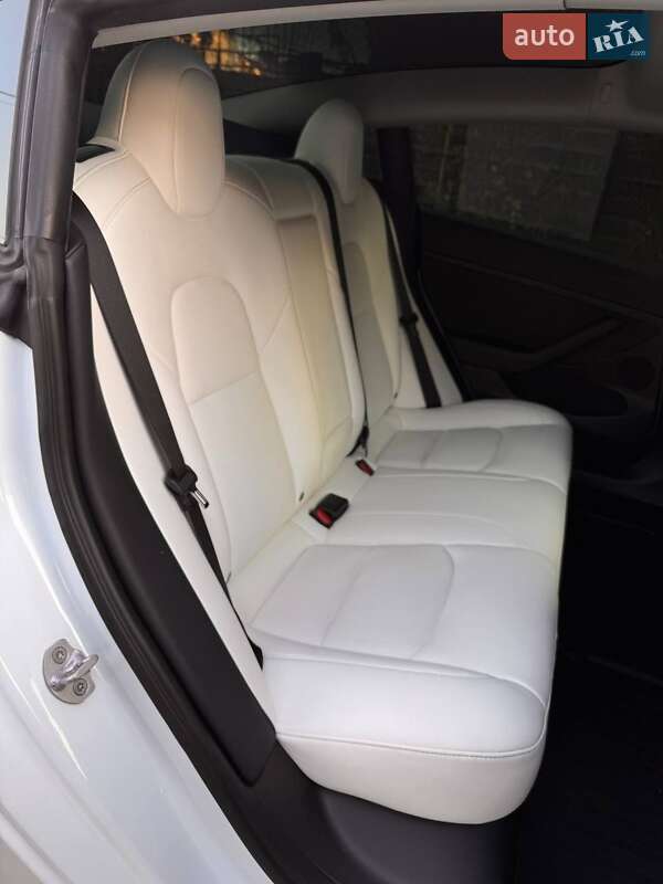 Седан Tesla Model 3 2023 в Одессе