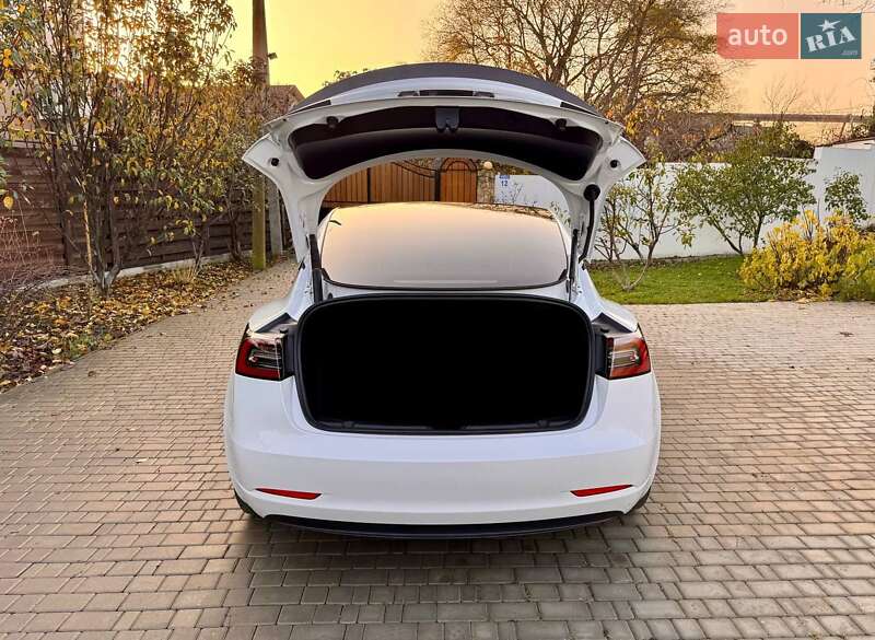 Седан Tesla Model 3 2023 в Одессе
