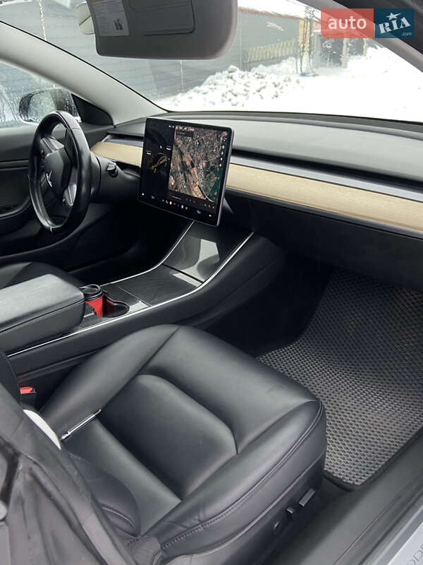 Седан Tesla Model 3 2018 в Ірпені