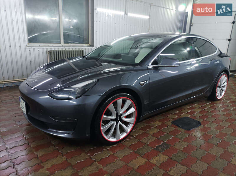 Седан Tesla Model 3 2018 в Кривом Роге