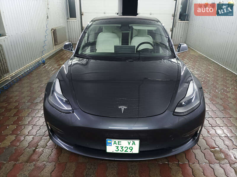 Седан Tesla Model 3 2018 в Кривом Роге