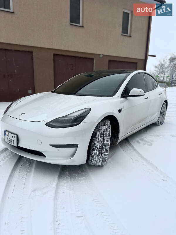 Седан Tesla Model 3 2021 в Івано-Франківську