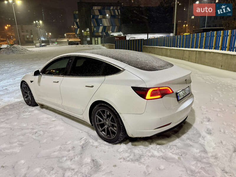 Седан Tesla Model 3 2019 в Киеве