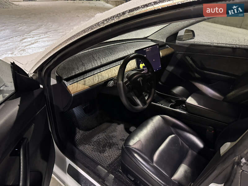 Седан Tesla Model 3 2019 в Киеве