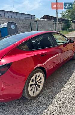 Седан Tesla Model 3 2022 в Скалате