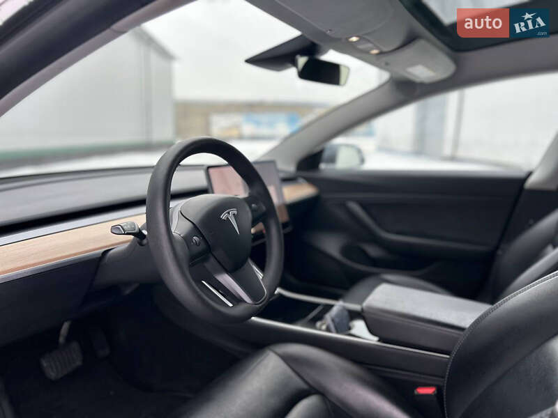 Седан Tesla Model 3 2020 в Виннице