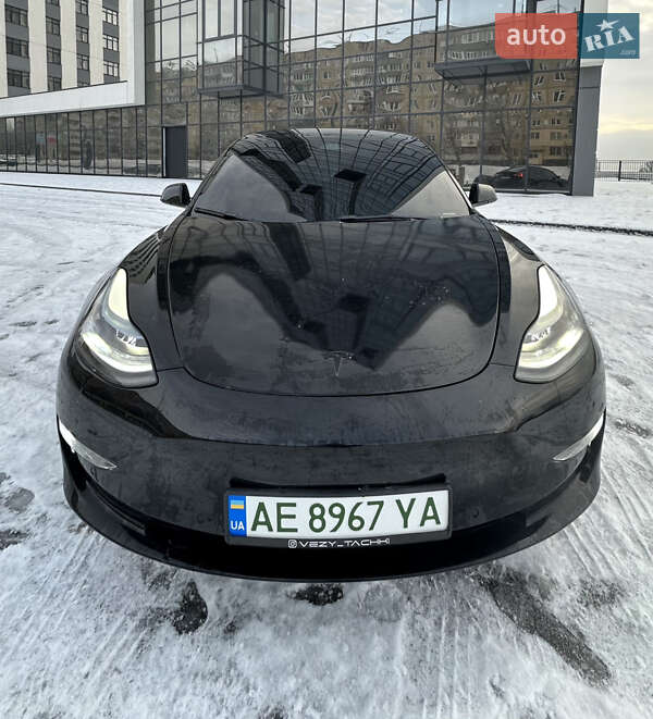 Седан Tesla Model 3 2022 в Днепре