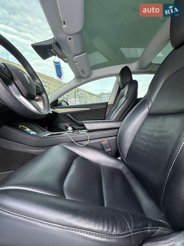 Седан Tesla Model 3 2022 в Днепре