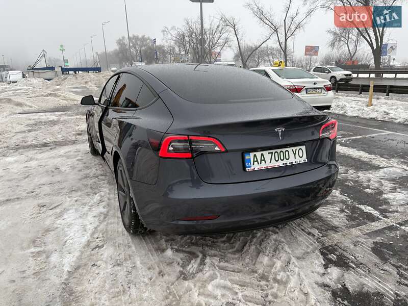 Седан Tesla Model 3 2022 в Киеве