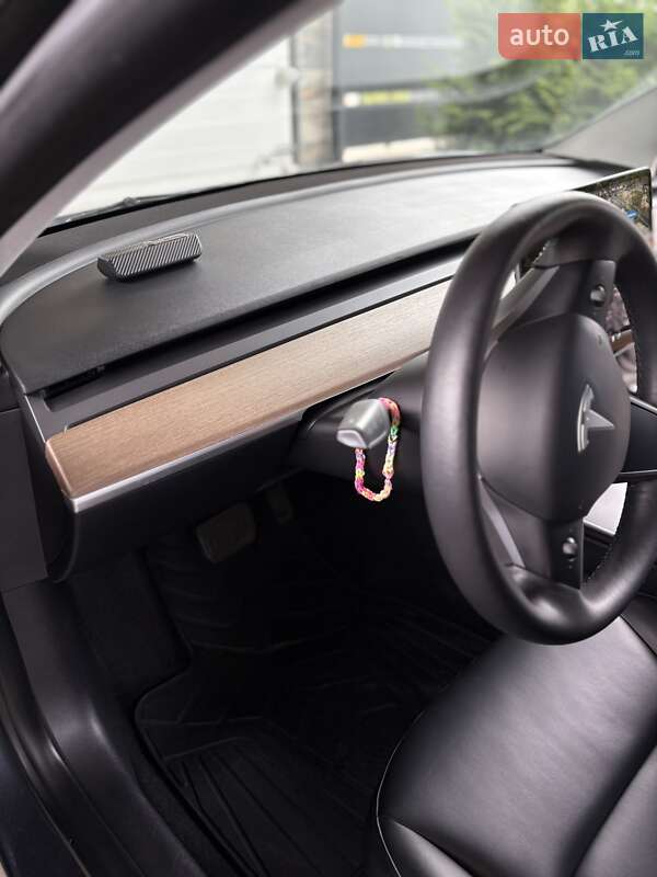 Седан Tesla Model 3 2022 в Киеве