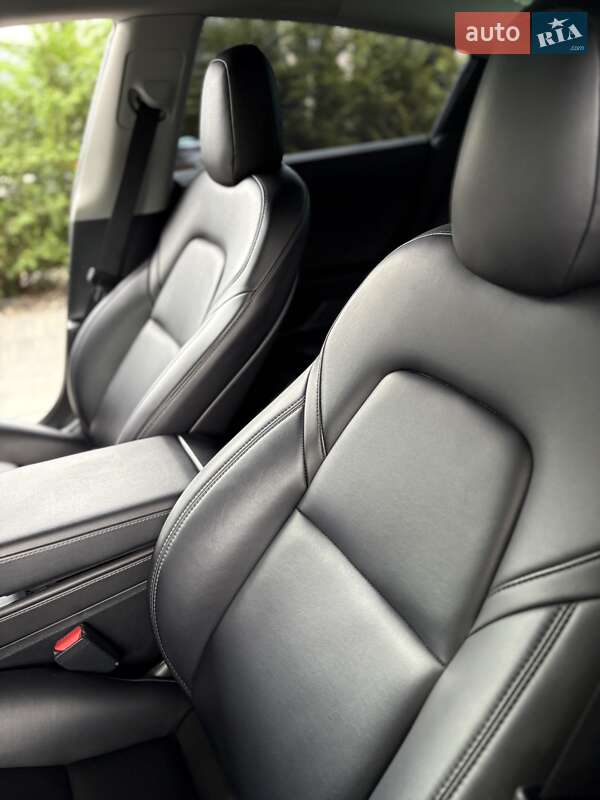 Седан Tesla Model 3 2022 в Киеве