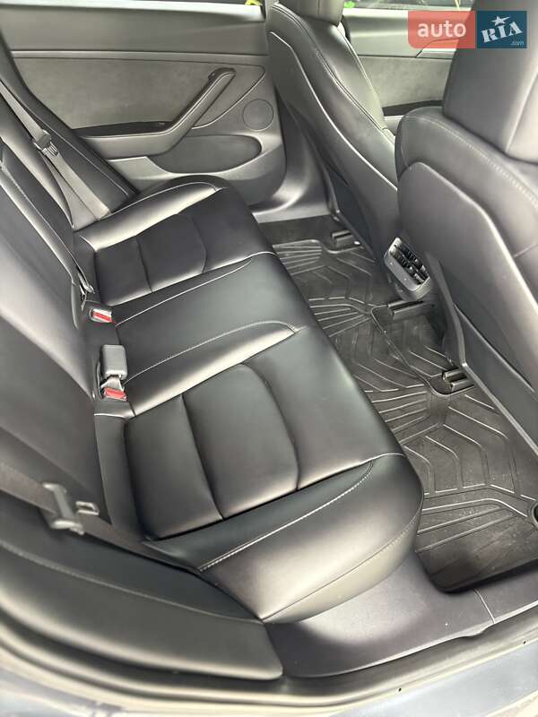 Седан Tesla Model 3 2022 в Киеве