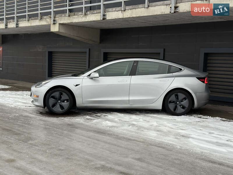 Седан Tesla Model 3 2018 в Киеве