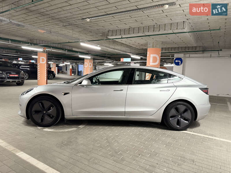 Седан Tesla Model 3 2018 в Киеве