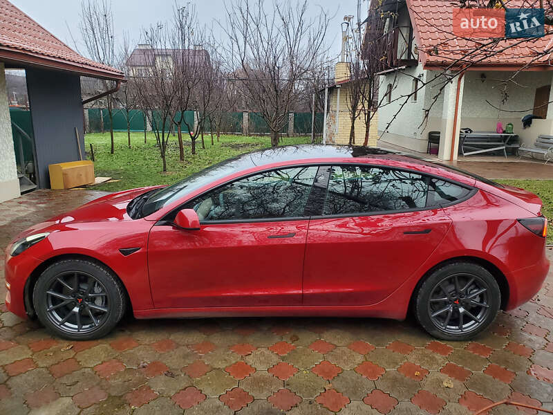 Седан Tesla Model 3 2022 в Ивано-Франковске