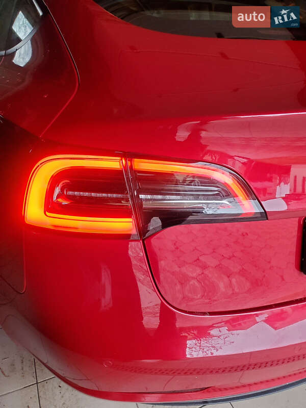 Седан Tesla Model 3 2022 в Ивано-Франковске