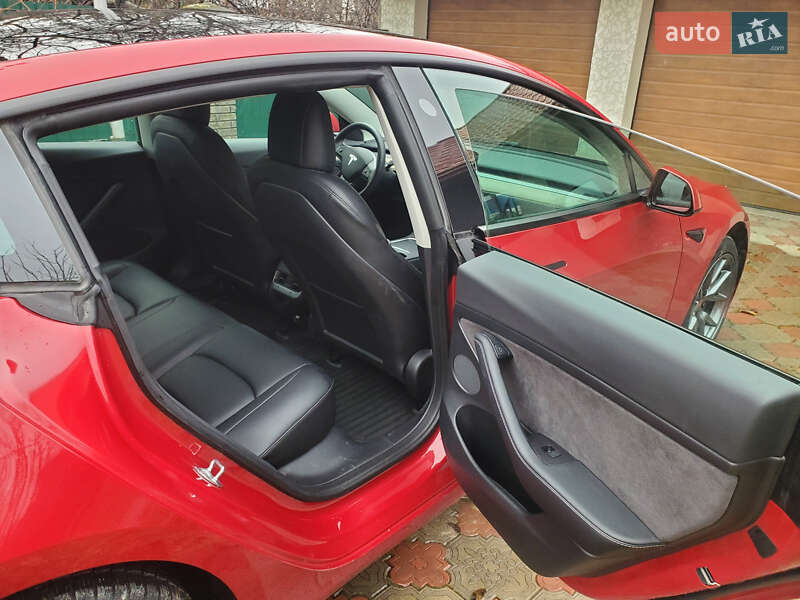 Седан Tesla Model 3 2022 в Ивано-Франковске