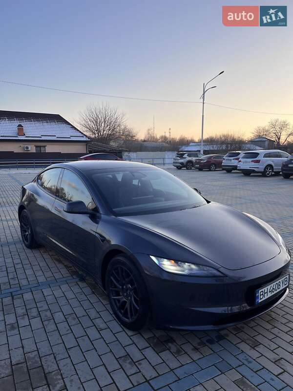 Седан Tesla Model 3 2024 в Ізмаїлі