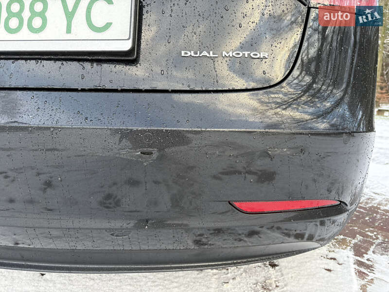 Седан Tesla Model 3 2019 в Березане