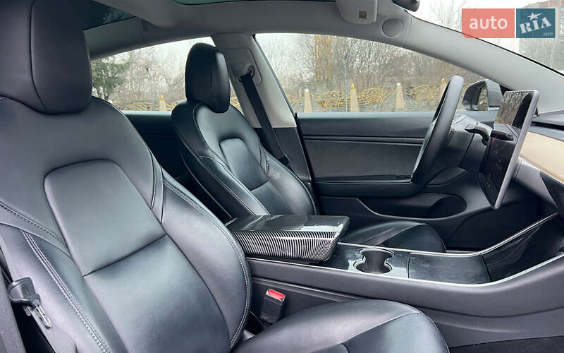 Седан Tesla Model 3 2019 в Львове фото 18 Седан Tesla Model 3 2019 в Львове