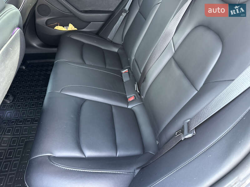 Седан Tesla Model 3 2023 в Черкассах
