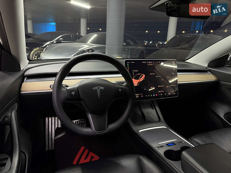 Седан Tesla Model 3 2021 в Одессе