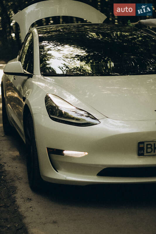 Седан Tesla Model 3 2022 в Рівному