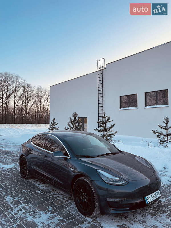 Седан Tesla Model 3 2019 в Луцке