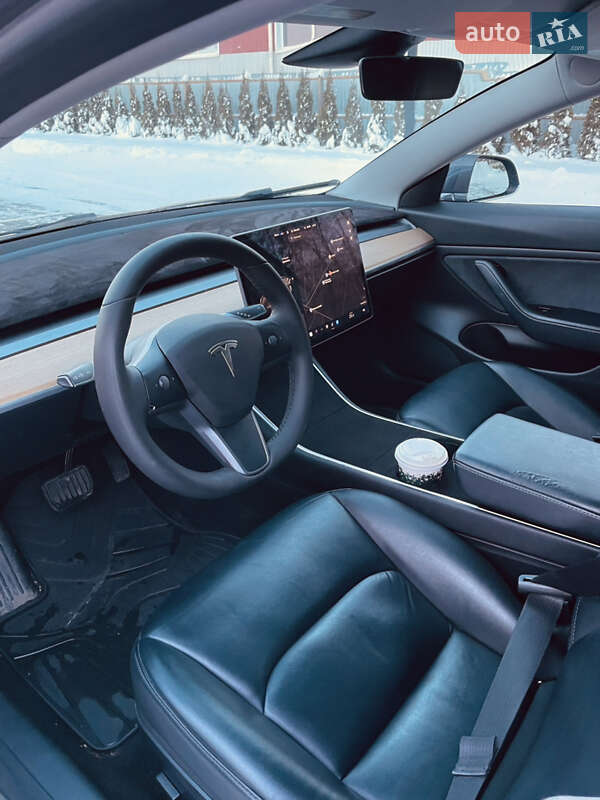 Седан Tesla Model 3 2019 в Луцке