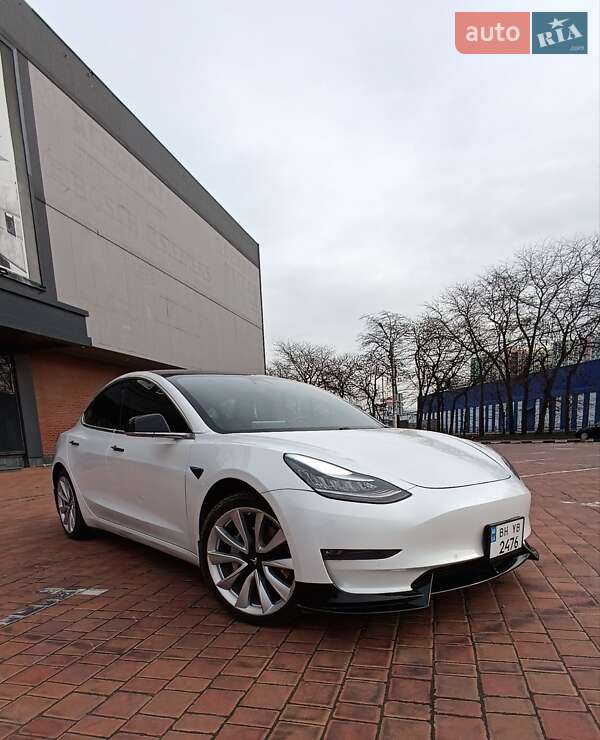 Седан Tesla Model 3 2019 в Одессе