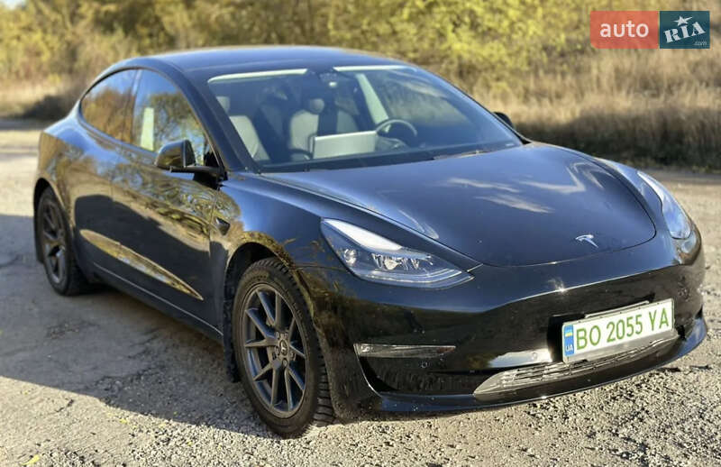 Седан Tesla Model 3 2022 в Тернополе