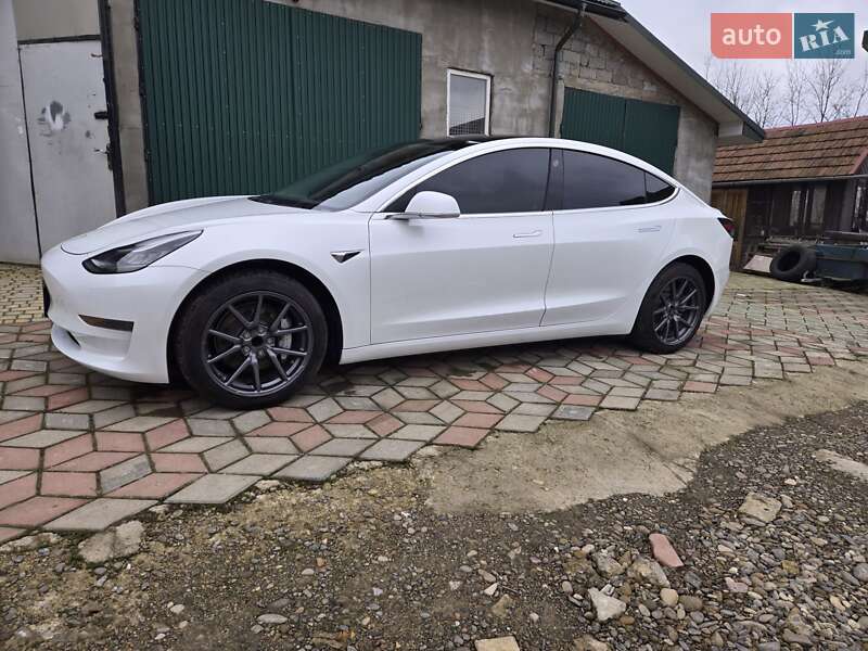 Седан Tesla Model 3 2019 в Снятине